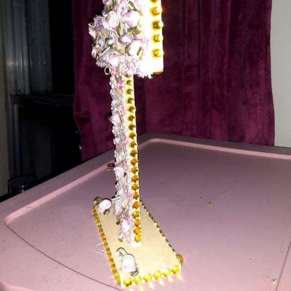 Hand decorated cross - Picture 3 of 3